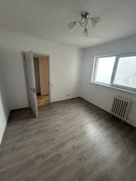 Rahova Ap 4 camere stradal 2 bai 2 balcoane bloc1979 20 de min piata Unirii