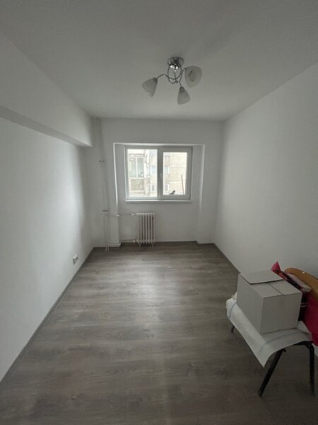 Rahova Ap 4 camere stradal 2 bai 2 balcoane bloc1979 20 de min piata Unirii