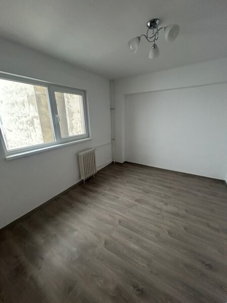 Rahova Ap 4 camere stradal 2 bai 2 balcoane bloc1979 20 de min piata Unirii